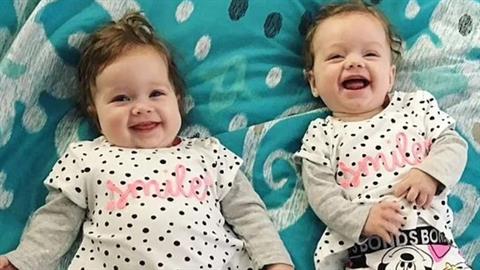 Έμεινε έγκυος ενώ ήταν ήδη... έγκυος και γέννησε δίδυμα κοριτσάκια!